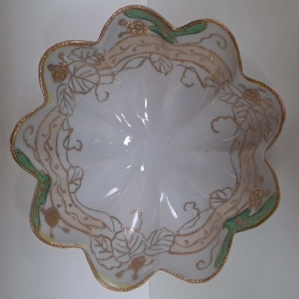 Antique Nippon Scalloped Footed Bowl | Hand painted | Japan - Picture 9 of 10